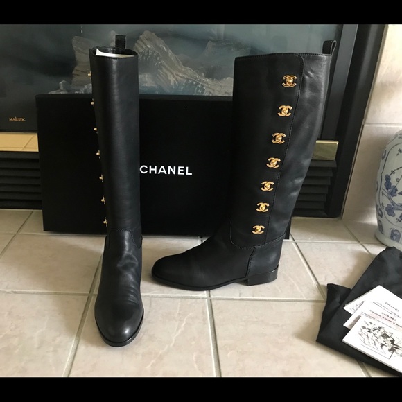 Chanel Classic Black Turnlock Lambskin Boots - Picture 2 of 8
